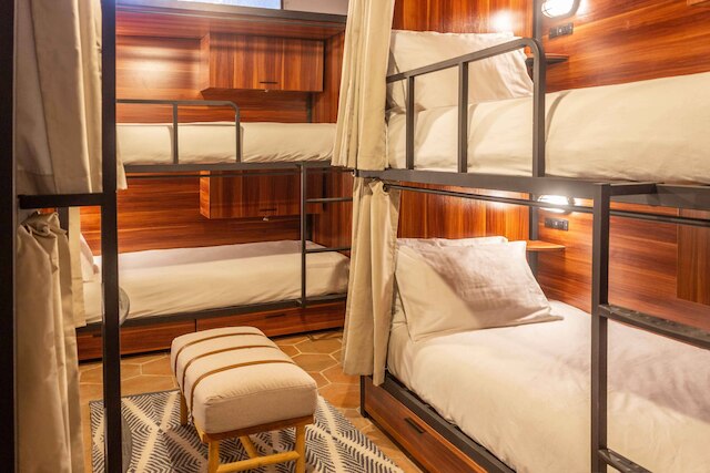 ニル イスラ ムヘレス バイ セリナ