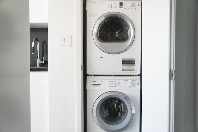 シティ プレイス 2 ベッドルーム ダウンタウン ウィズ パーキング