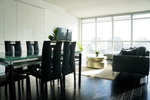 シティ プレイス 2 ベッドルーム ダウンタウン ウィズ パーキング