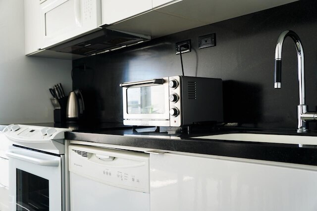 シティ プレイス 2 ベッドルーム ダウンタウン ウィズ パーキング