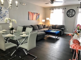 タイドビュー 166 · ニュー ウルトラ モダン & スーパー クリーン 3 フル スイーツ