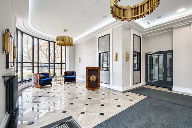 フレイ ホームズ シエドミオグロズカ アパートメンツ