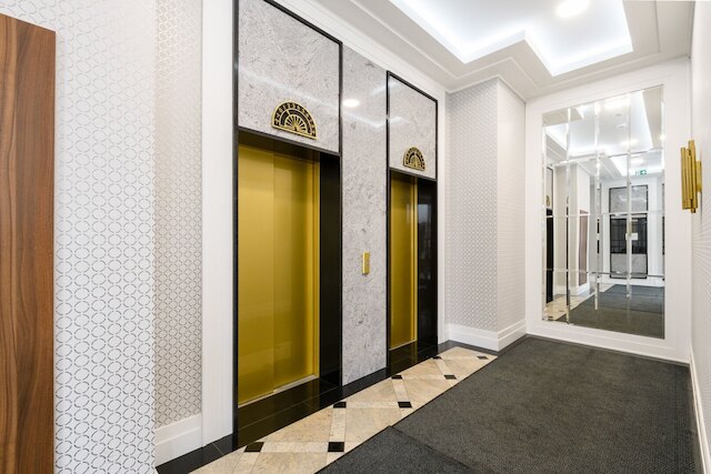 フレイ ホームズ シエドミオグロズカ アパートメンツ