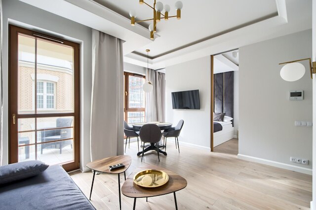 フレイ ホームズ シエドミオグロズカ アパートメンツ