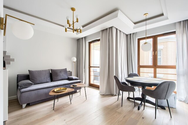 フレイ ホームズ シエドミオグロズカ アパートメンツ