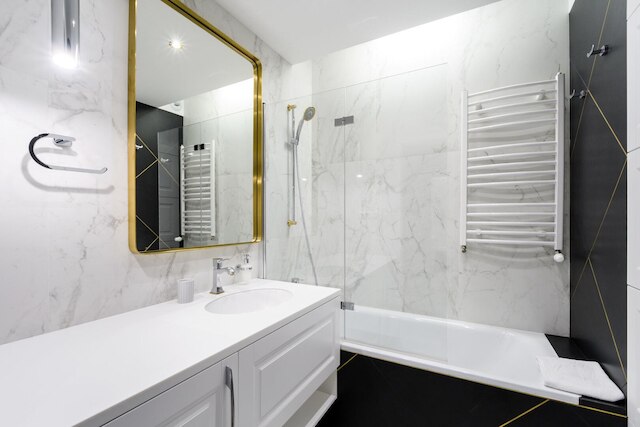 フレイ ホームズ シエドミオグロズカ アパートメンツ