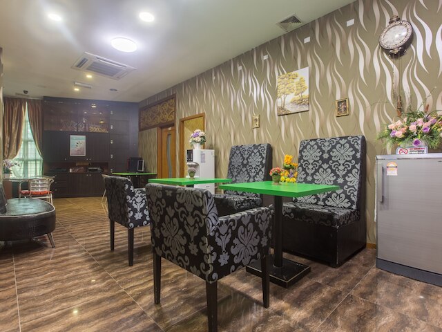 ホテル O レベッカズ ホームズ