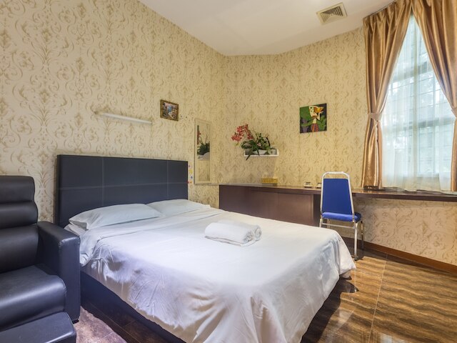 ホテル O レベッカズ ホームズ