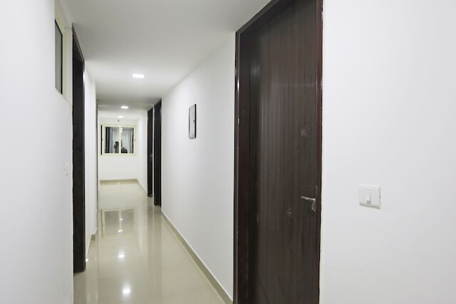 OYO  48664 ホワイト ハウス