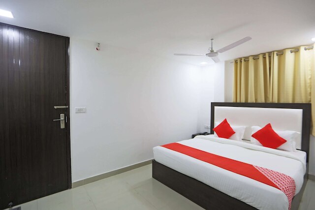 OYO  48664 ホワイト ハウス