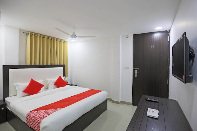 OYO  48664 ホワイト ハウス