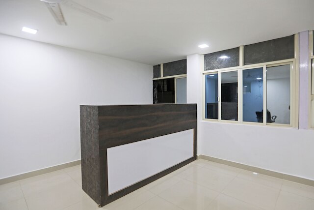 OYO  48664 ホワイト ハウス