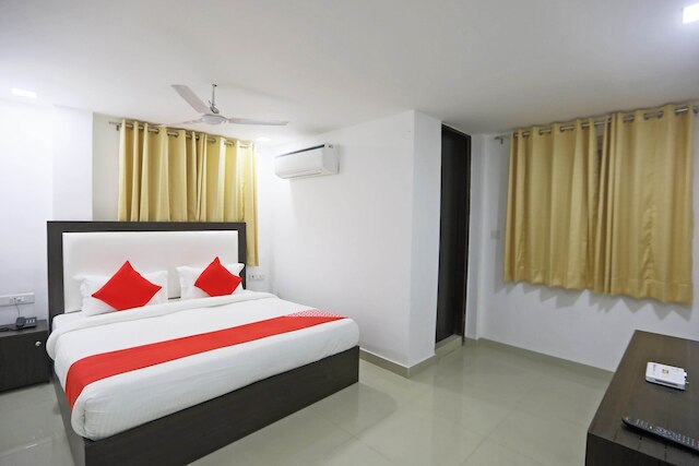 OYO  48664 ホワイト ハウス