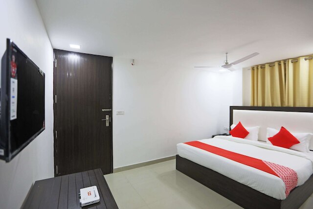 OYO  48664 ホワイト ハウス