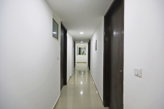 OYO  48664 ホワイト ハウス