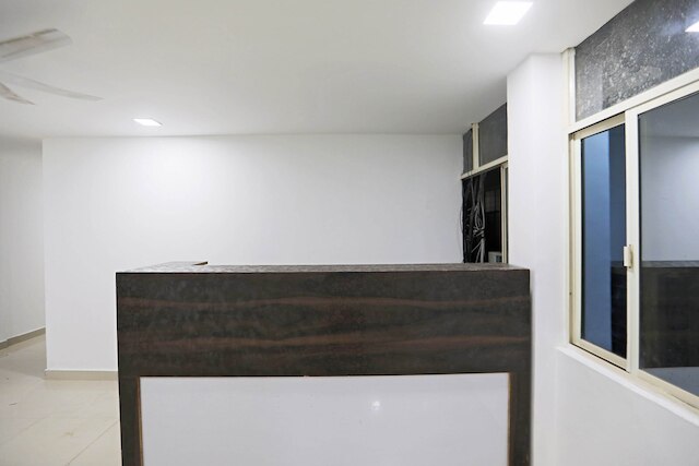 OYO  48664 ホワイト ハウス