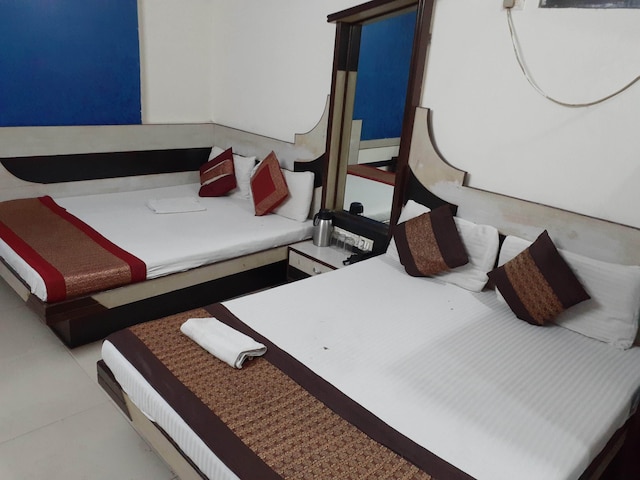 スノー ホワイト DXス アット ニューデリー レイルウェイ スーョン