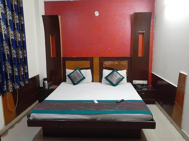 スノー ホワイト DXス アット ニューデリー レイルウェイ スーョン