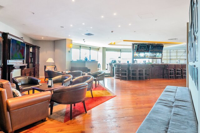 シー シティ ビューズ タカプナ スタジオ W カーパーク