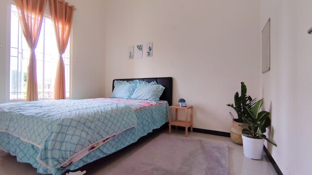 スラバヤ ホーミー、ITS 近く