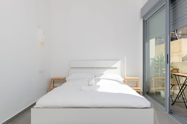 スペーシャス モダン アパートメント 1 ステップ トゥ ビーチ