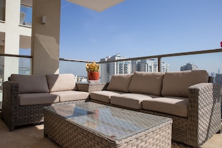 モダン & スタイリッシュ 3 ベッドルーム アパートメン ウィズ バルコニー