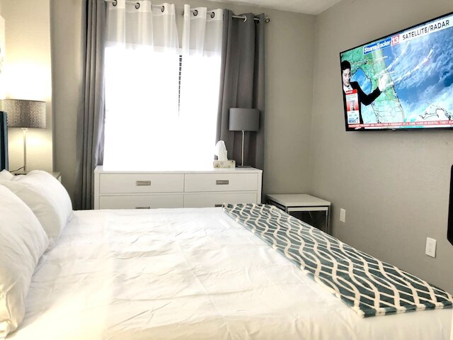 レイク & プール ビュー 1 マイル フロム ユニバーサル