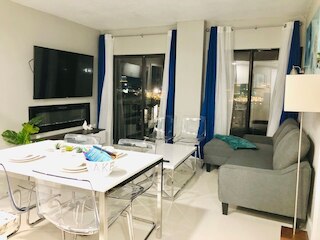 レイク & プール ビュー 1 マイル フロム ユニバーサル