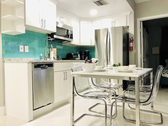 2701  ラグジュアリー レイクフロント ユニット ウィズ プール ビューズ