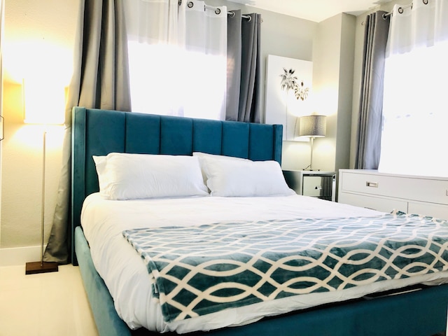 2701  ラグジュアリー レイクフロント ユニット ウィズ プール ビューズ