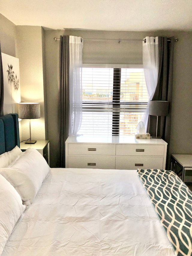 2701  ラグジュアリー レイクフロント ユニット ウィズ プール ビューズ