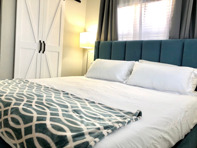 2701  ラグジュアリー レイクフロント ユニット ウィズ プール ビューズ