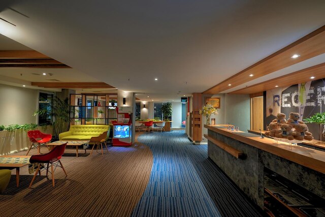 デカ ホテル スラバヤ HR ムハンマド