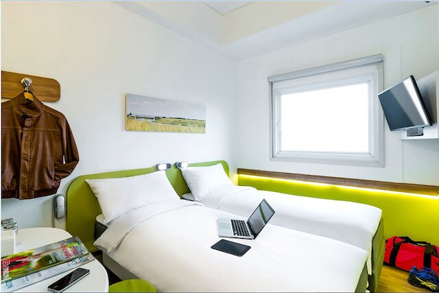 デカ ホテル スラバヤ HR ムハンマド