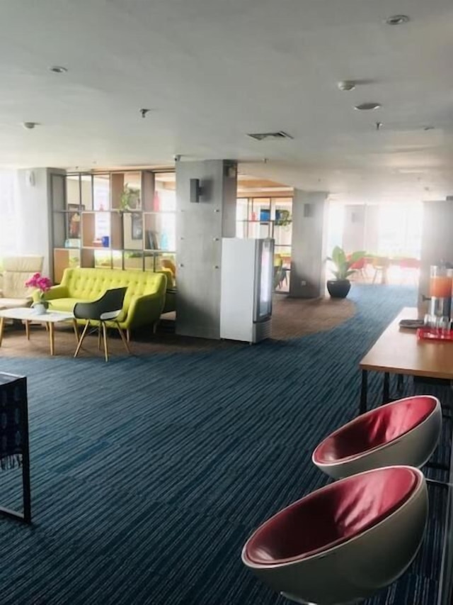 デカ ホテル スラバヤ HR ムハンマド