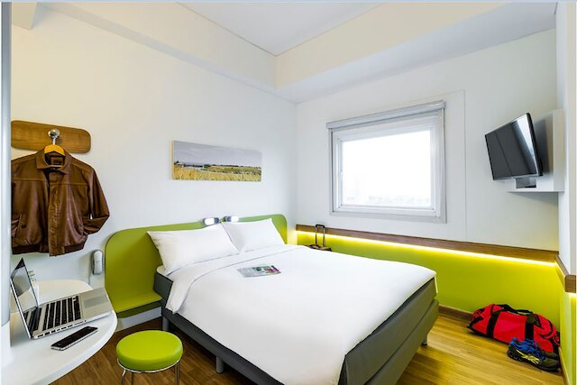 デカ ホテル スラバヤ HR ムハンマド