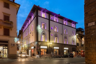 カイロス バイ フローレンス アート アパートメンツ