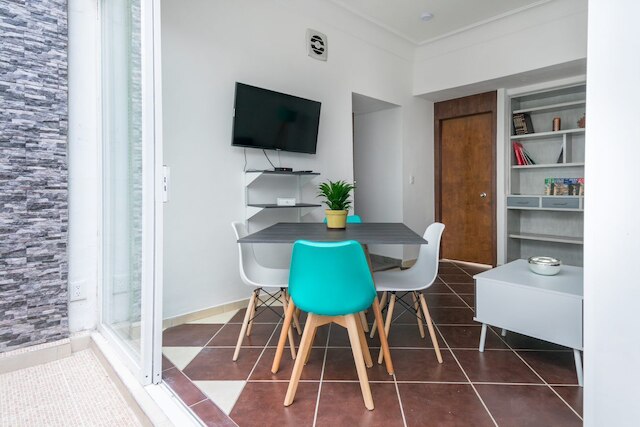 ジーブ ニューリー リノベーテッド コージー パートメン W / テラス アット ラ ローマ