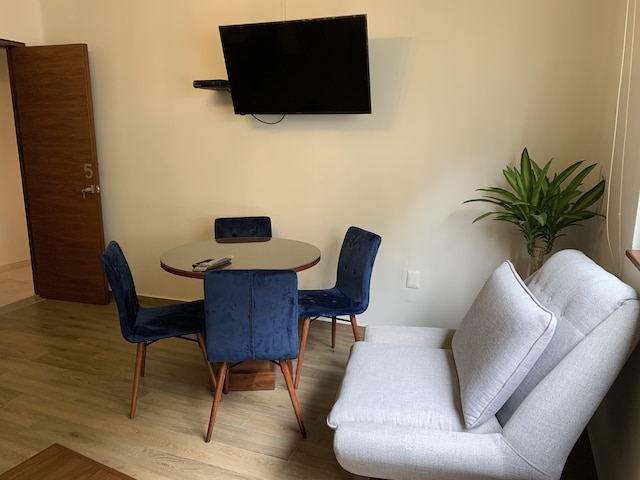 ジーブ アメージングリー ロケート ワン ベッドルーム ロフト