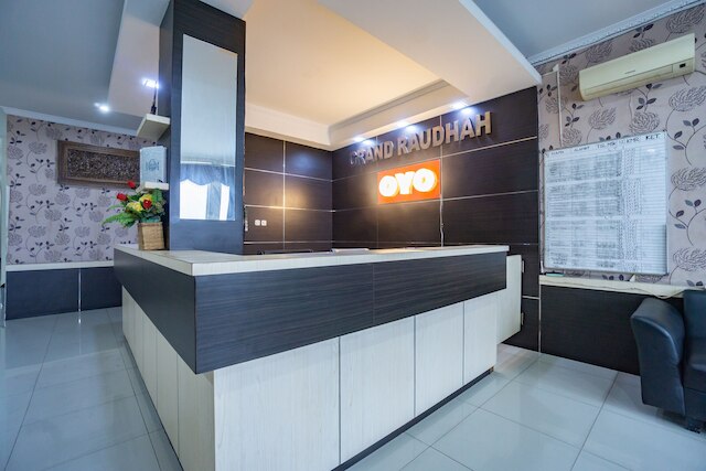 OYO 2357 シャリア グランド ラウダ