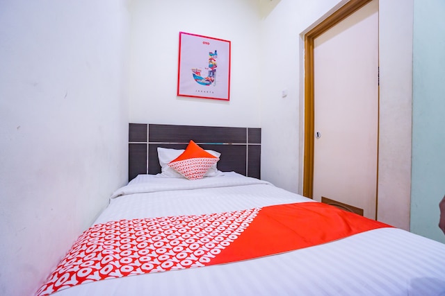 OYO 2357 シャリア グランド ラウダ