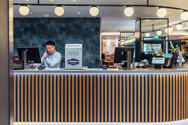 ハンプトン バイ ヒルトン ロンドン パーク ロイヤル