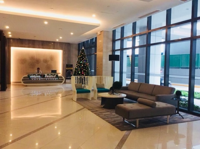 ワン イーストウッド アベニュー