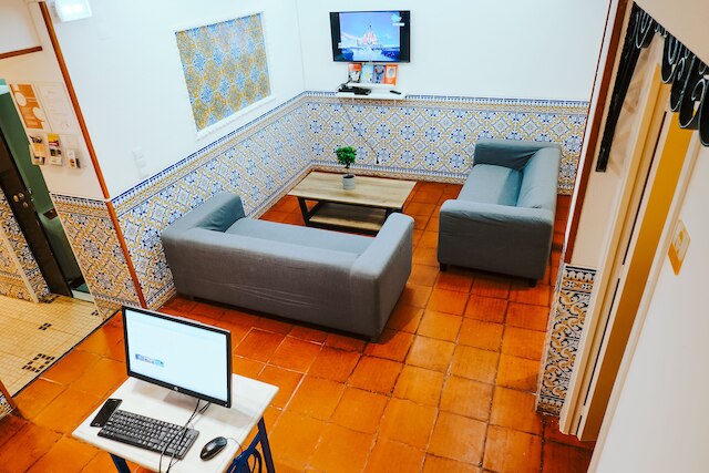 ヘルプ ユアセルフ ホステルズ - レステロ