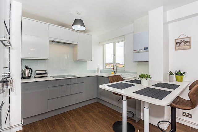 マグニフィセント アンド セントラリー ロケーテッド フラット