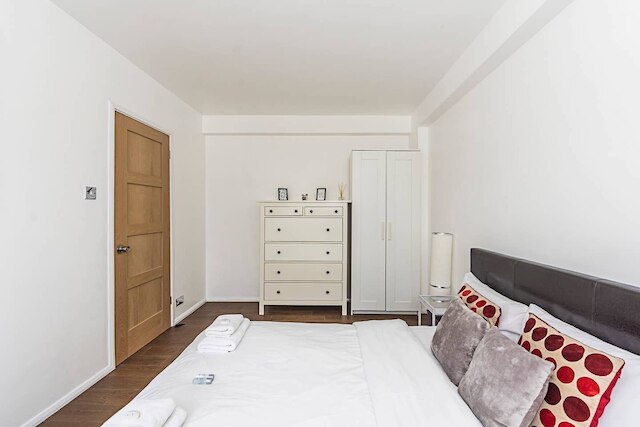 マグニフィセント アンド セントラリー ロケーテッド フラット