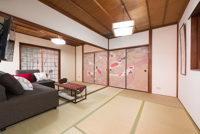 Naha Condominium Maejima House