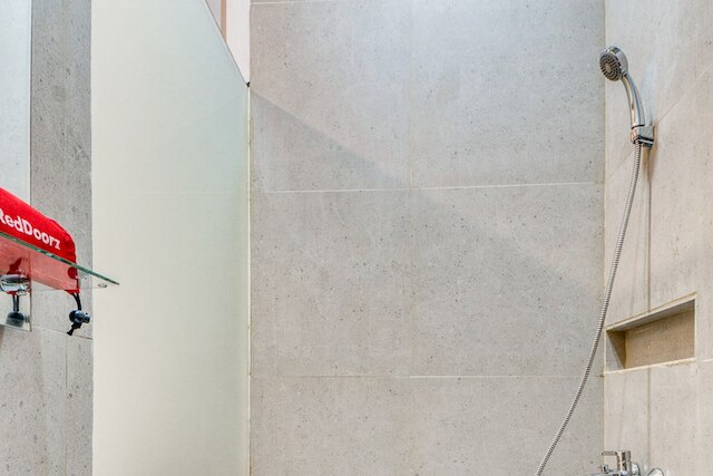 レッドドアーズ プラス ニア タマン イスマイル マルズキ