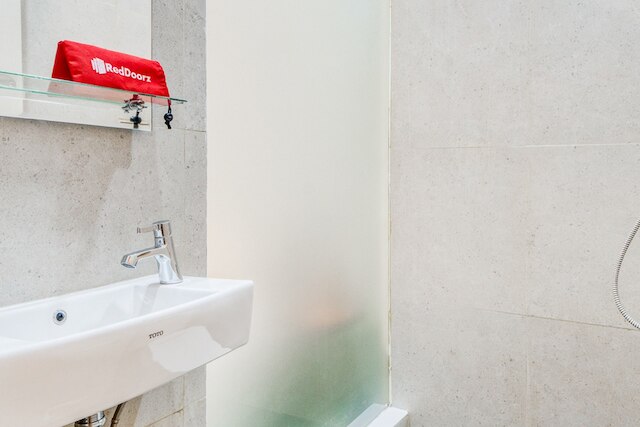 レッドドアーズ プラス ニア タマン イスマイル マルズキ