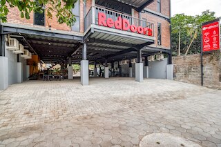 レッドドアーズ シャリア アット ババダン バル ジャカル